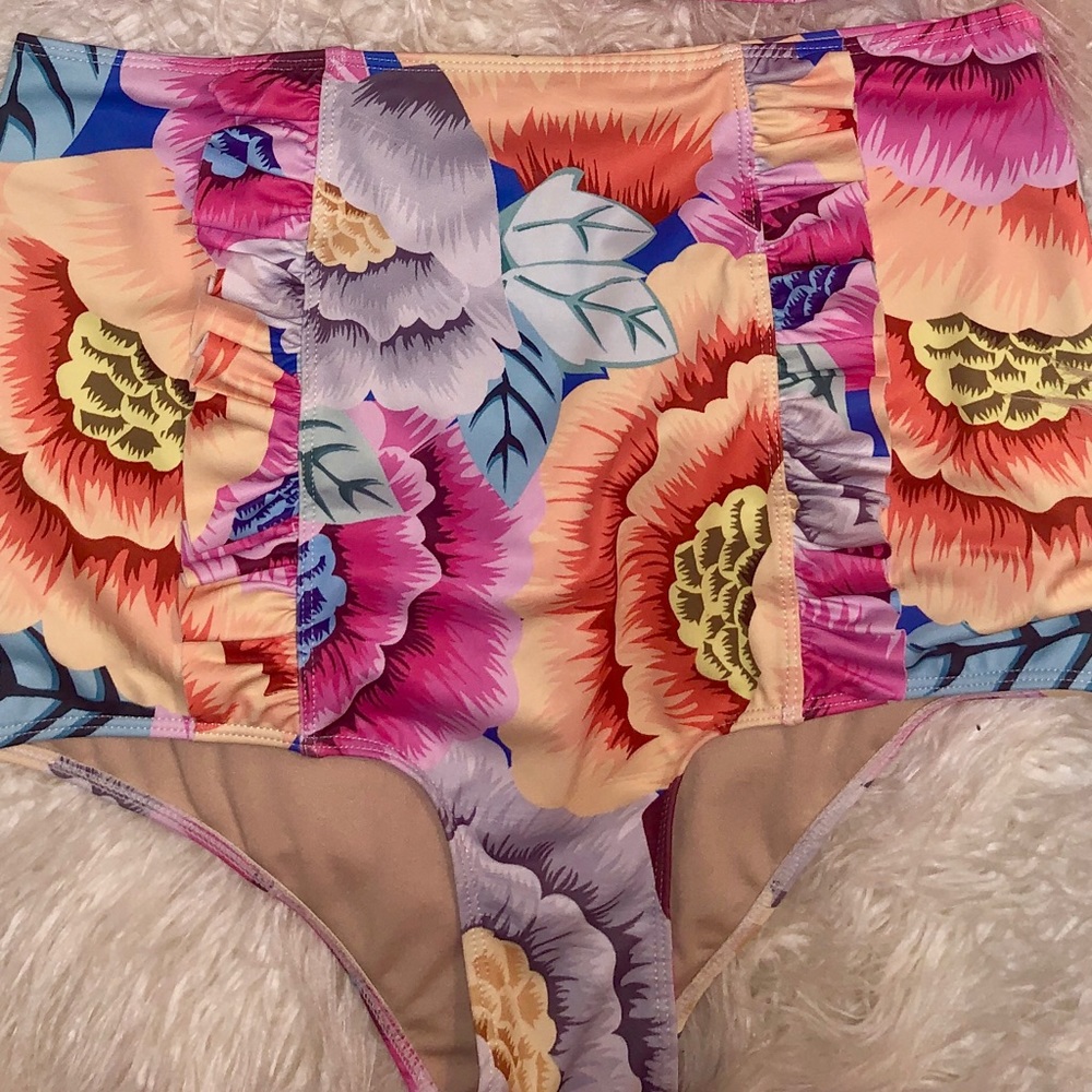 ISO Kortni Jeane OF bottoms size large
